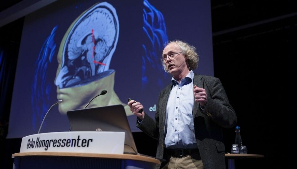 The synapses in the brain are dynamic and ever changing. Exercise and learning extend their effectiveness. 'That’s why post-stroke exercise is crucial to regaining one’s fitness,' says brain researcher Espen Dietrichs at a lecture organized by LHL. (Photo: Christopher Olssøn / LHL)