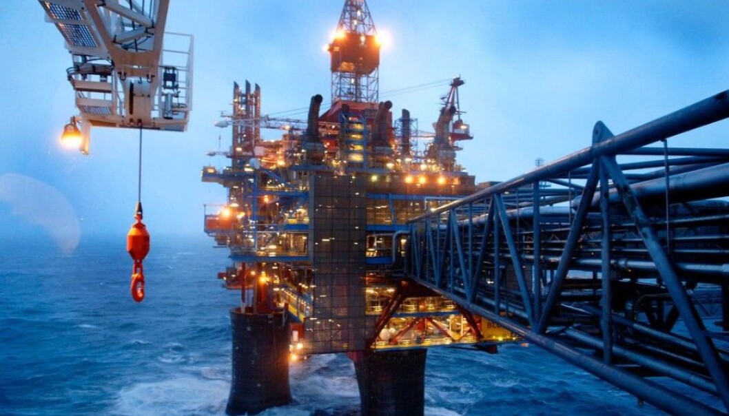 Here at the Draupner platforms, 160 km from the Norwegian coast, Statoil measured the world’s tallest individual wave — a monster that was 26.5 metres high. The Draupner platforms play a key role in transporting gas from the North Sea to the European continent. (Photo: Harald Pettersen/Statoil) Here at the Draupner platforms, 160 km from the Norwegian coast, Statoil measured the world’s tallest individual wave — a monster that was 26.5 metres high. The Draupner platforms play a key role in transporting gas from the North Sea to the European continent. (Photo: Harald Pettersen/Statoil)