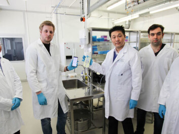 The product consists of a diaper liner and a mobile-app. From left: Zhaochu Yang (Ph.D.), Haakon Karlsen (Ph.D.), Tao Dong (Professor), Joao C.G. Simões (Erasmus mundus masterstudent), N M.M. Pires (Ph.D.) (Photo: An-Magritt Larsen, USN) The product consists of a diaper liner and a mobile-app. From left: Zhaochu Yang (Ph.D.), Haakon Karlsen (Ph.D.), Tao Dong (Professor), Joao C.G. Simões (Erasmus mundus masterstudent), N M.M. Pires (Ph.D.) (Photo: An-Magritt Larsen, USN)