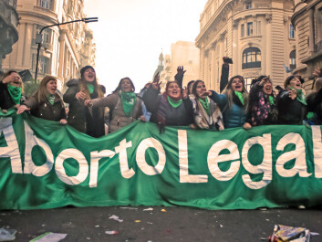 The green scarf, or handkerchief, has become the symbol of the battle for the legalisation of elective abortion in Argentina. (Photo: Cobertura Colectiva/Emergentes/Flickr.com) The green scarf, or handkerchief, has become the symbol of the battle for the legalisation of elective abortion in Argentina. (Photo: Cobertura Colectiva/Emergentes/Flickr.com)