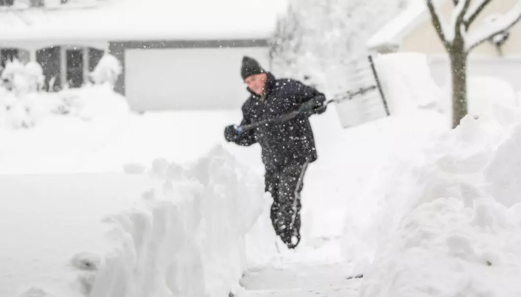 Does the wind and cold increase the risk of heart attack? Or does the weather make us do things that cause heart attacks, such as shovel snow? (Photo: Shutterstock)