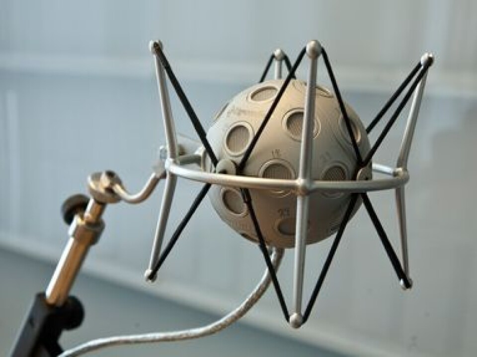 The 32-element microphone which Peter Svensson and his colleagues are developing can adapt to the acoustic properties of any room to achieve the best possible sound quality. (Photo: mh acoustics)