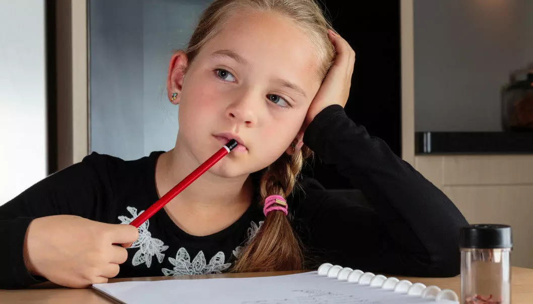 Some children diagnosed with ADHD don’t run around the classroom. They often sit quietly, lost in their own thoughts. But much like children with ADHD, they struggle to keep track of what the teacher says. (Photo: Shutterstock)