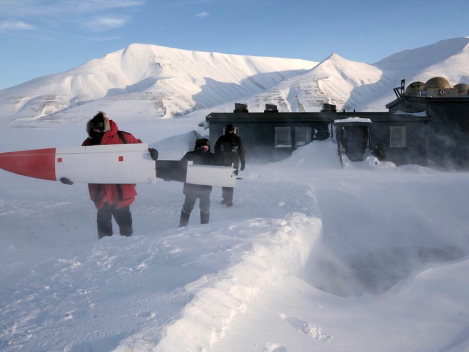 Cold and windy conditions for assembling the CryoWing at Svalbard. (Photo: NORUT)