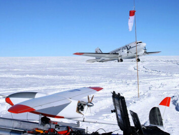 CryoWing “Fox” meets the supply plane “Lidia” during an expedition to the South Pole Plateau. (Photo: NORUT) CryoWing “Fox” meets the supply plane “Lidia” during an expedition to the South Pole Plateau. (Photo: NORUT)