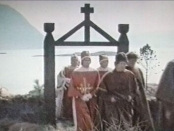 In a third rendition, a lot of text and narration was mixed in with film footage and photos, background music and sounds. This too gave poorer learning results than pure text, according to Torgersen’s study. (Photo: Rikssamlingsstriden "Year 800-1270 AD, Norwegian History part 2, University of Bergen, NRK, 1990") In a third rendition, a lot of text and narration was mixed in with film footage and photos, background music and sounds. This too gave poorer learning results than pure text, according to Torgersen’s study. (Photo: Rikssamlingsstriden "Year 800-1270 AD, Norwegian History part 2, University of Bergen, NRK, 1990")