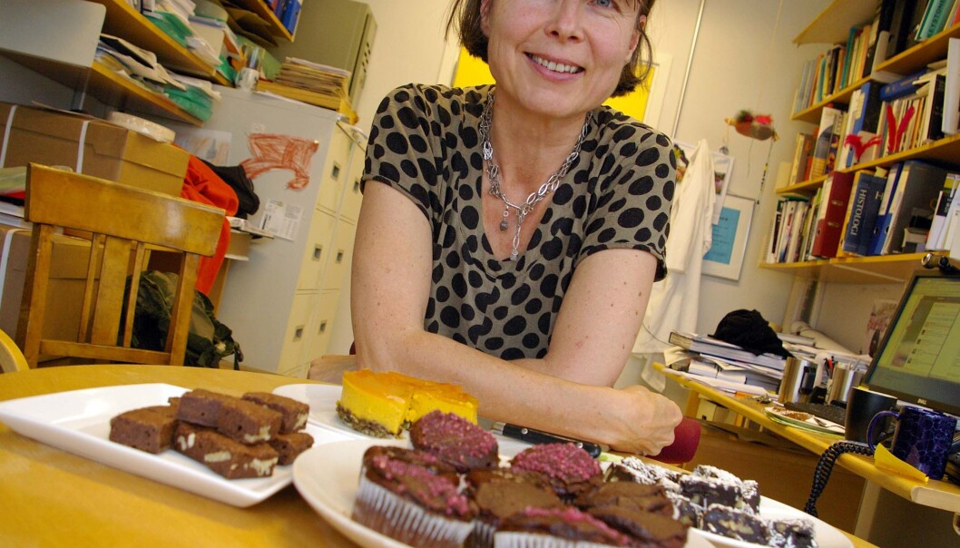 Anne Spurkland displays some pastries in her office. She has cupcakes without egg or milk, brownies without flour or milk, brownies with prunes but no sugar, eggs, milk or flour, and a cheesecake made without any of these ingredients. (Photo: Bjørnar Kjensli) Anne Spurkland displays some pastries in her office. She has cupcakes without egg or milk, brownies without flour or milk, brownies with prunes but no sugar, eggs, milk or flour, and a cheesecake made without any of these ingredients. (Photo: Bjørnar Kjensli)