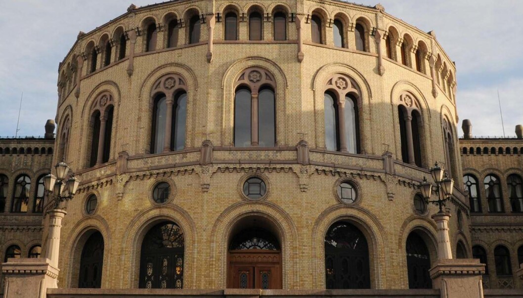 Many journalists are drawn between the duty of attending to their social and democratic role on the one hand and meeting commercial and profit-oriented concerns on the other. (Photo: The Storting, Norway’s national assembly or parliament) Many journalists are drawn between the duty of attending to their social and democratic role on the one hand and meeting commercial and profit-oriented concerns on the other. (Photo: The Storting, Norway’s national assembly or parliament)