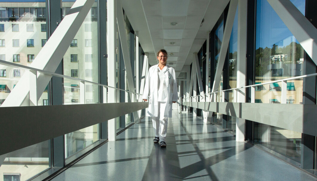 LUNG CANCER: Over two thousand Norwegians die of lung cancer each year. It is difficult to find the right treatment. Now, Chief Physician Åslaug Helland hopes that future simulation of cancer treatment can make it easier for doctors to find the right treatment, tailored to the individual patient. (Photo: Yngve Vogt) LUNG CANCER: Over two thousand Norwegians die of lung cancer each year. It is difficult to find the right treatment. Now, Chief Physician Åslaug Helland hopes that future simulation of cancer treatment can make it easier for doctors to find the right treatment, tailored to the individual patient. (Photo: Yngve Vogt)
