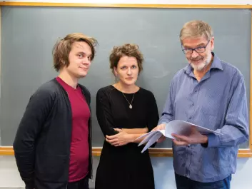 NEW STATISTICS: Mathematicians show with new statistical methods that the Earth has become a more peaceful planet.  The mathematical methods were part of Céline Cunen’s doctoral degree.  Here she is flanked by Gudmund Horn Hermansen (left), who will be researching how conflicts develop, and her supervisor, Nils Lid Hjort (right). (Photo: Yngve Vogt)