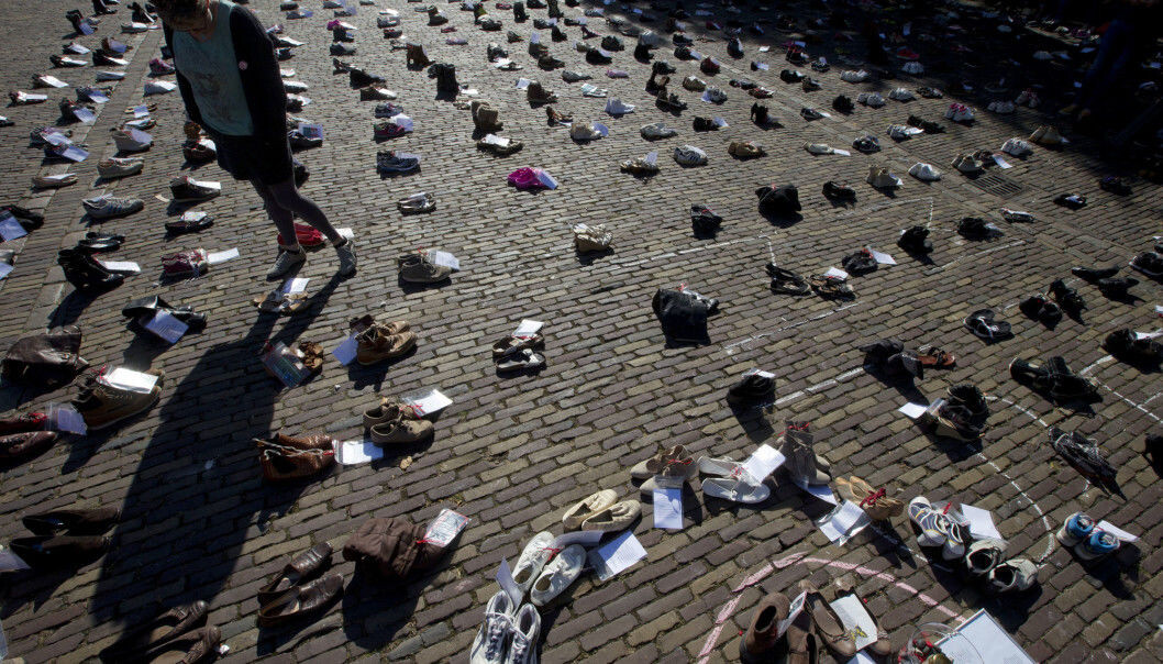 Modern medicine has little to offer people who are severely affected by myalgic encephalomyelitis (ME), also known as chronic fatigue syndrome (CFS). In September 2016, silent demonstrations were held in 25 cities in nine countries. Each of the pairs of shoes in the photo belonged to an ME/CFS patient, whose health was too poor to attend. It’s too early to say if a new 4-day course tested in Norway can be of broader help for people with the disease. (Photo: Peter Dejong / AP Photo / NTB Scanpix) Modern medicine has little to offer people who are severely affected by myalgic encephalomyelitis (ME), also known as chronic fatigue syndrome (CFS). In September 2016, silent demonstrations were held in 25 cities in nine countries. Each of the pairs of shoes in the photo belonged to an ME/CFS patient, whose health was too poor to attend. It’s too early to say if a new 4-day course tested in Norway can be of broader help for people with the disease. (Photo: Peter Dejong / AP Photo / NTB Scanpix)