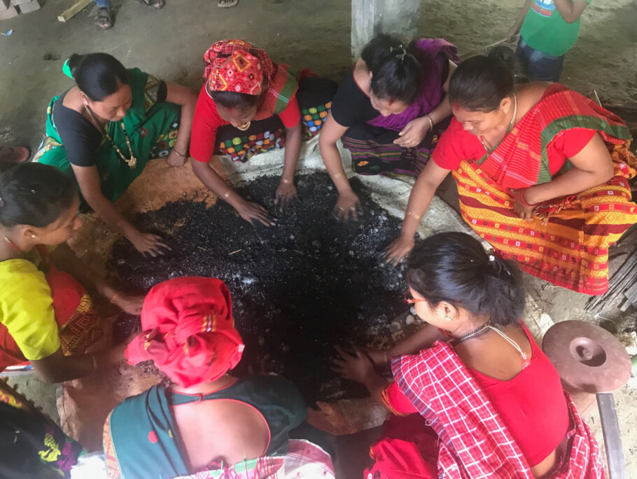 In the India-based Resilience project an equal number of men and women farmers are involved in the phase of testing and the validation of the agricultural technologies being developed. (Photo: Udaya Sekhar Nagothu)