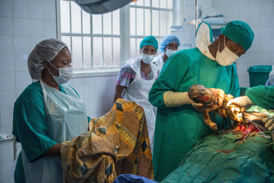 A happy ending from an emergency C-section performed CapaCare graduate Ibrahim M. Sessay at Kenema Hospital in Sierra Leone. (Photo: Magnus Endal, CapaCare)