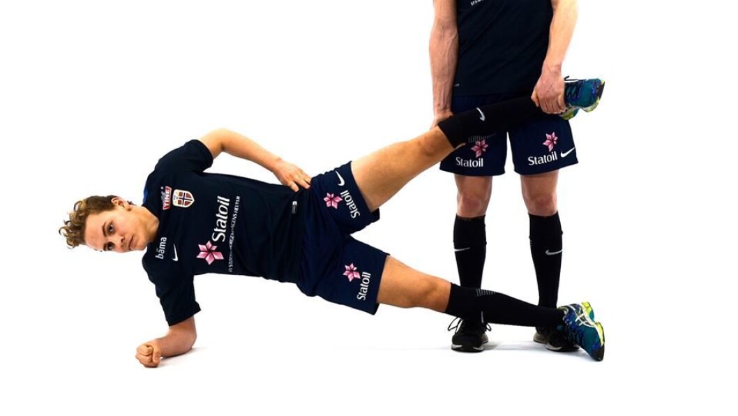 The "Copenhagen adductor” exercise prevents damage. (Photo: Skadefri.no) The "Copenhagen adductor” exercise prevents damage. (Photo: Skadefri.no)