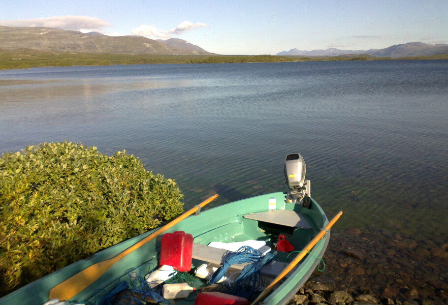 Crystal-clear Lake Galggo, in contrast to murky Lake Vaatto (see below). (Photo: Brian Hayden).