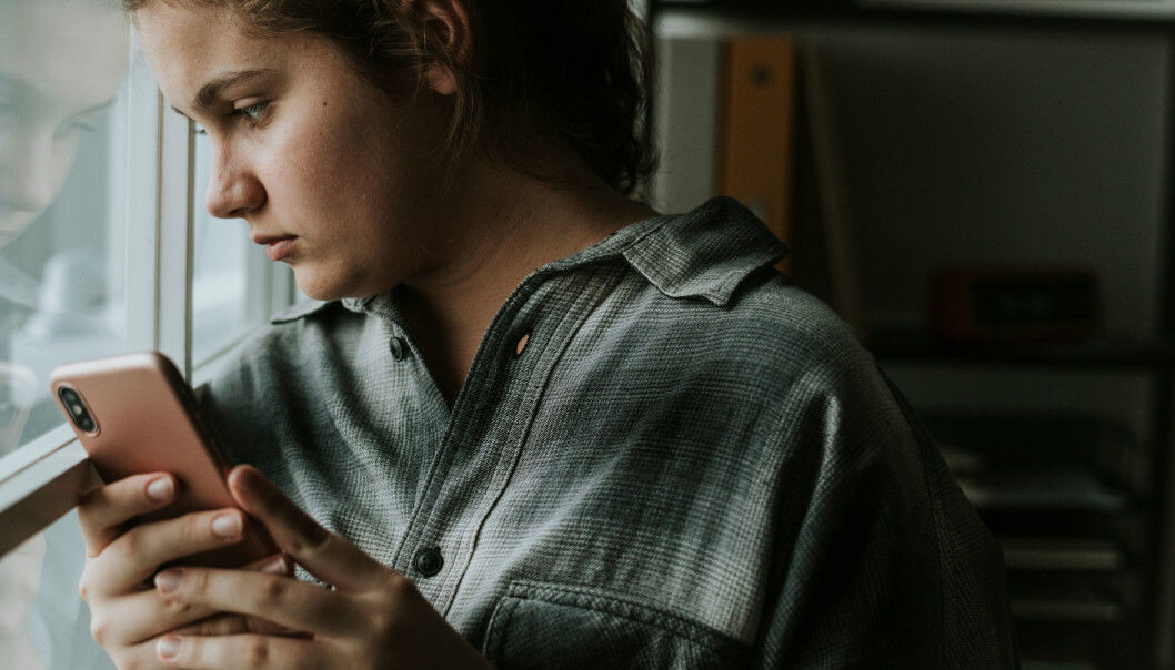 Having a mobile phone available 24 hours a day and knowing that at any time something negative can show up can cause children to become quite anxious. (Photo: Shutterstock) Having a mobile phone available 24 hours a day and knowing that at any time something negative can show up can cause children to become quite anxious. (Photo: Shutterstock)