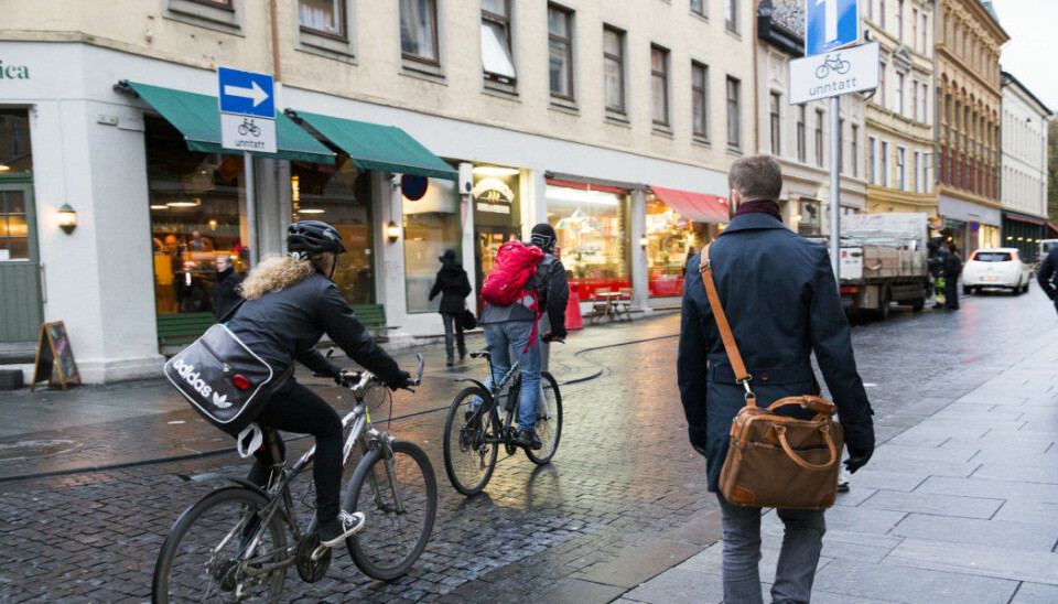 Streets and other areas need to be more pedestrian-friendly if we want the proportion of walkers in the city to increase, researchers say. The photo shows Torggata in Oslo. (Photo: Berit Roald, NTB scanpix)
