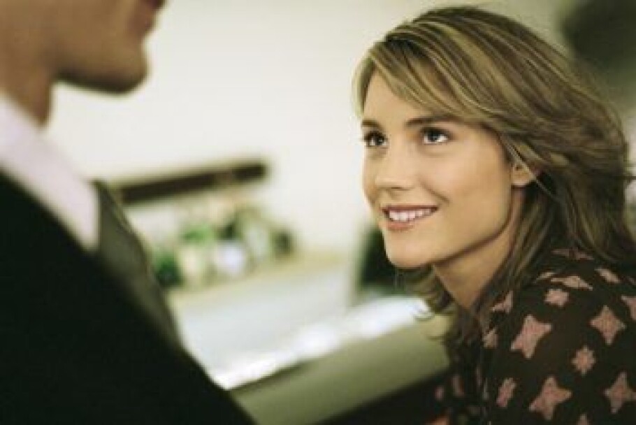 Women might pretend to be a little more interested than they actually are. (Photo: Colourbox)