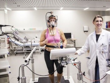 It often helps when patients can see with their own eyes what is going on in their throat when they exert themselves, says Hege Clemm (right). (Photo: Ingvild Fostervoll Melien It often helps when patients can see with their own eyes what is going on in their throat when they exert themselves, says Hege Clemm (right). (Photo: Ingvild Fostervoll Melien