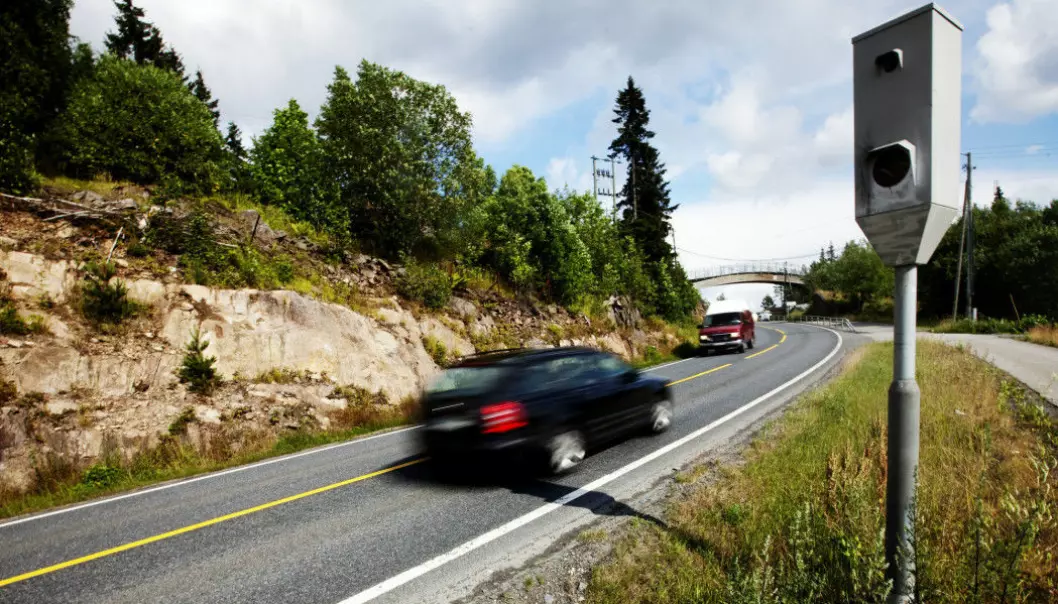Fixed speed cameras help slow drivers down, research shows. But the Norwegian government is opposed to allowing additional speed cameras that measure your speed over a specific distance. The photo shows a speed camera in Sollihøgda. (Photo: Kyrre Lien / Scanpix / NTB)