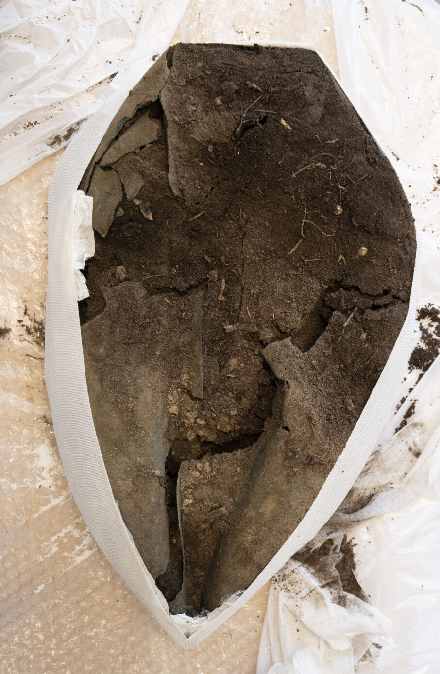 The bowl is now being examined in more detail at NTNU’s conservation laboratory. (Photo: Åge Hojem, NTNU University Museum)