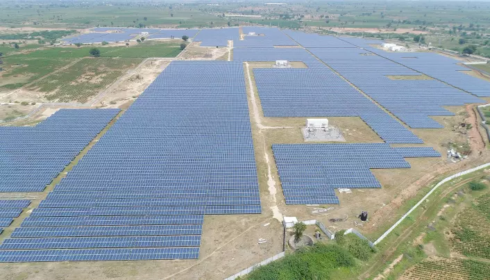 The solar power plant Telangana II in the city Gadwal in India (Photo: Thomas Lloyd Group, CC BY-SA 4.0)
