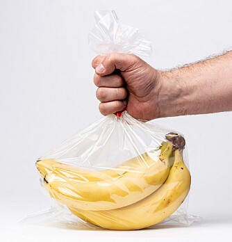 Really? Your bananas need an extra bag? (Photo: Shutterstock, NTB Scanpix) Really? Your bananas need an extra bag? (Photo: Shutterstock, NTB Scanpix)