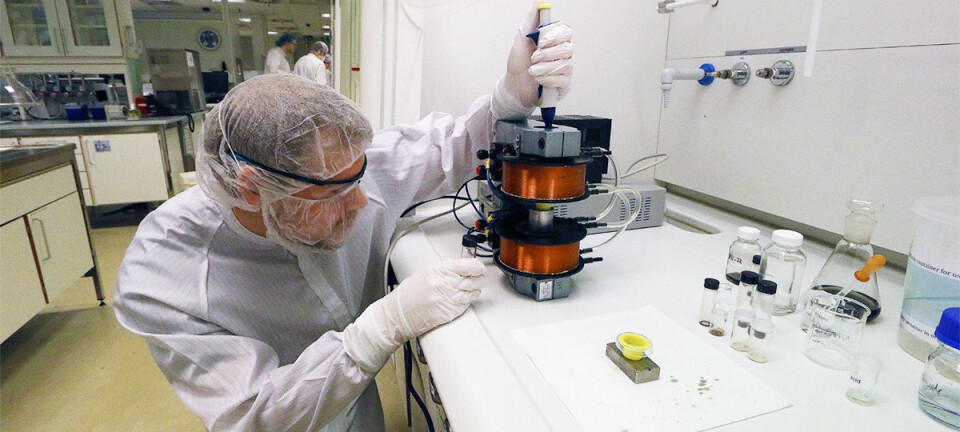 Super-strong magnetic supercrystals can assemble themselves