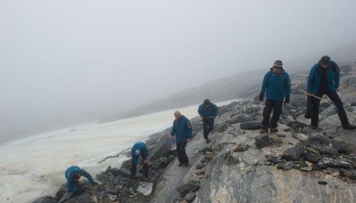 Fieldwork and searching for items in the melting glacier Lendbreen in Oppland. (Photo: Johan Wildhagen, Palookaville) Fieldwork and searching for items in the melting glacier Lendbreen in Oppland. (Photo: Johan Wildhagen, Palookaville)