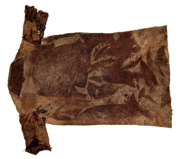 A complete tunic, carbon dated at ca. 300 AD. (Photo: Mårten Teigen, Museum of Cultural History/University of Oslo) A complete tunic, carbon dated at ca. 300 AD. (Photo: Mårten Teigen, Museum of Cultural History/University of Oslo)