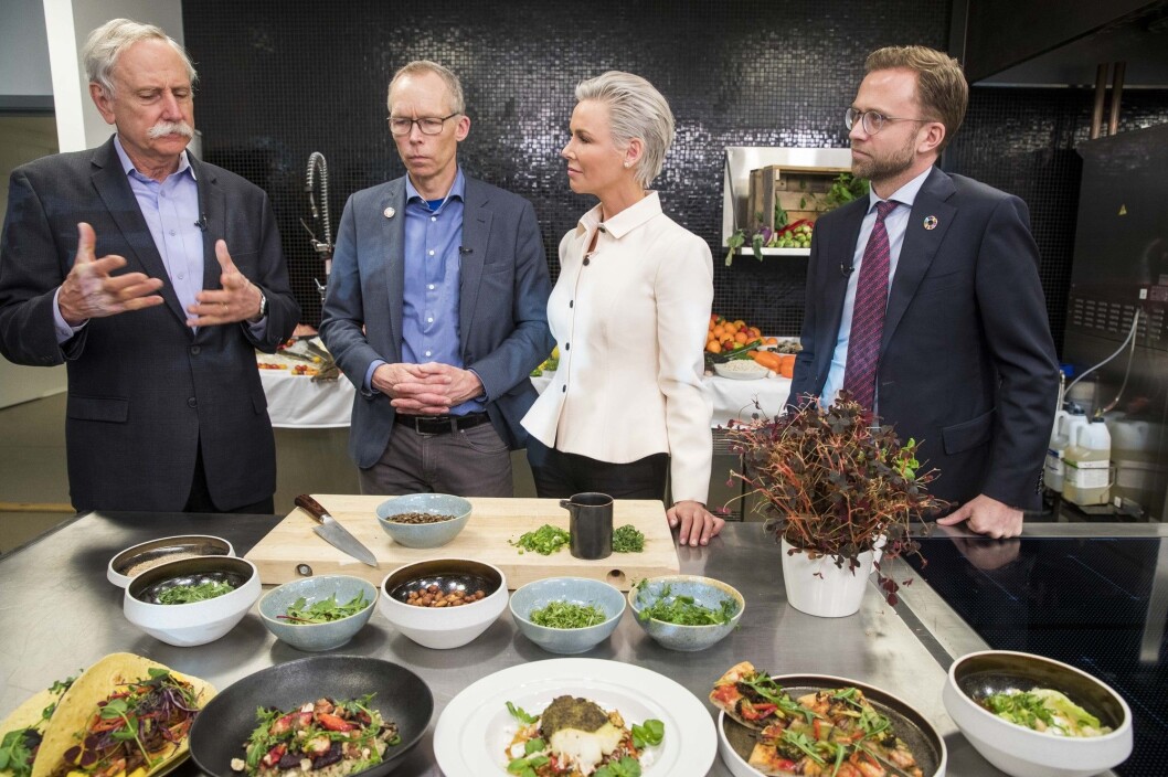 Professor Walter Willett from Harvard University, Johan Rockström, professor at the Stockholm Resilience Centre , Gunnhild Stordalen, the founder and executive chair of EAT, and then minister of development Nikolai Astrup presented the main findings in the EAT-report in Oslo in January 2019 (Photo: Terje Pedersen / NTB scanpix). Professor Walter Willett from Harvard University, Johan Rockström, professor at the Stockholm Resilience Centre , Gunnhild Stordalen, the founder and executive chair of EAT, and then minister of development Nikolai Astrup presented the main findings in the EAT-report in Oslo in January 2019 (Photo: Terje Pedersen / NTB scanpix).