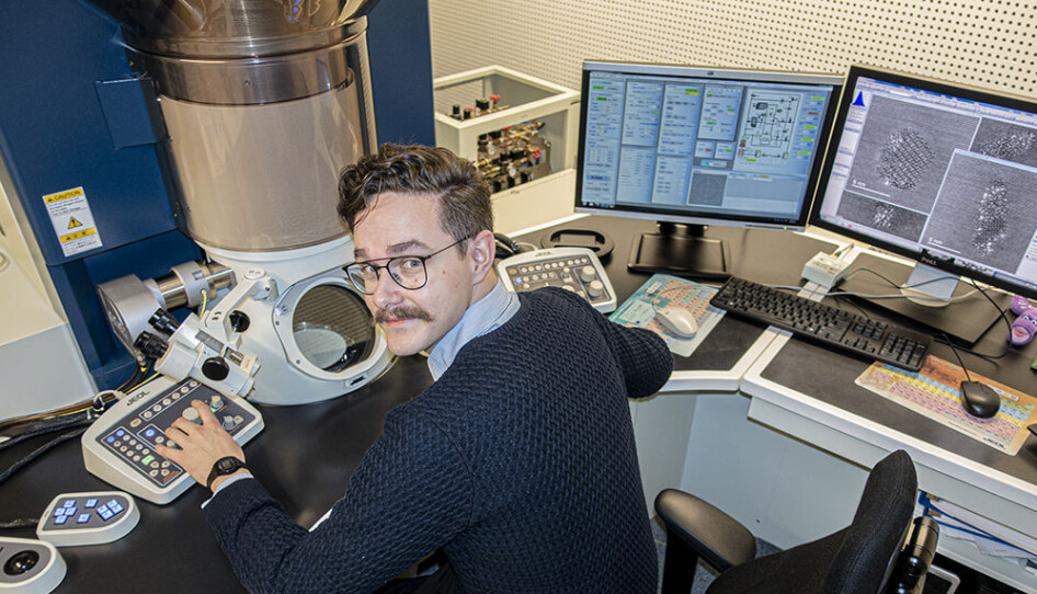 Christiansen experiments with aluminium crashes at the nano level. He uses NTNU's transmission electron microscope in his work.