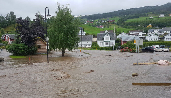 The 2017 flooding in Utvik village. A flood can do great damage in short order. The 2017 flooding in Utvik village. A flood can do great damage in short order.