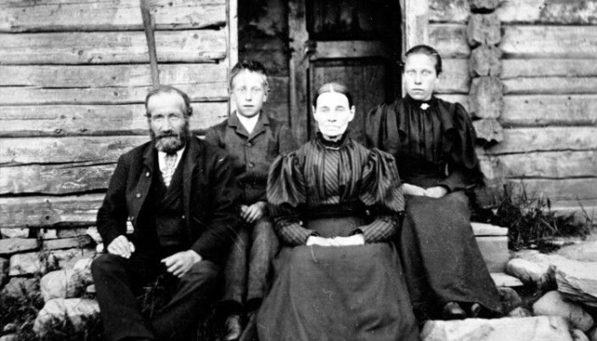 Norwegians were much less wealthy in the late 1800s than they are today. But were they poor? Here is a photo of Ole Andersen with his wife Tonette and children Otto and Trine. The family lived at Helgøya in Mjøsa. Norwegians were much less wealthy in the late 1800s than they are today. But were they poor? Here is a photo of Ole Andersen with his wife Tonette and children Otto and Trine. The family lived at Helgøya in Mjøsa.