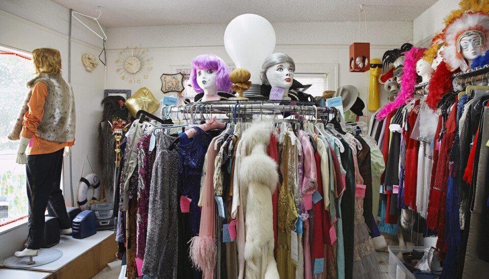 It makes a difference for your carbon footprint to buy used clothing. But it’s not enough.