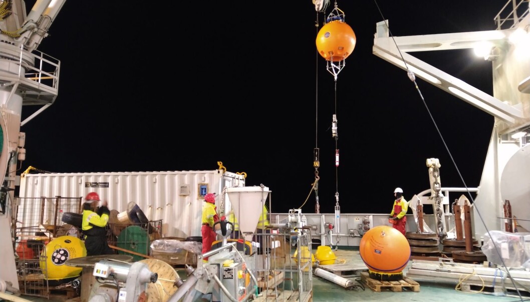 Who would plan a mooring service cruise during the cold and dark arctic winter? No one. However, if one has too, it works surprisingly well. Who would plan a mooring service cruise during the cold and dark arctic winter? No one. However, if one has too, it works surprisingly well.