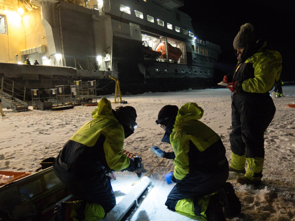Work on the ice has started. Ice cores analysed on the spot. 82 North, 28 East. More than 3000 meter of Arctic water below.