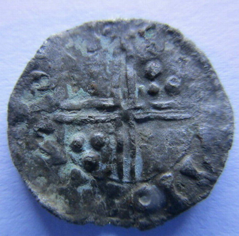 This rare penny from the Viking king Harald Hardråde (1047-1066) was found by a hobbyist named Egil Bjørnsgård on cultivated land in Oppland in 2015.