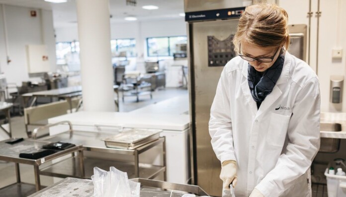 Tone Mari Rode is a researcher at Nofima. She investigates how different packaging methods and different ways of processing the fish can extend the shelf life of soaked stockfish, dried fish and klippfisk. Tone Mari Rode is a researcher at Nofima. She investigates how different packaging methods and different ways of processing the fish can extend the shelf life of soaked stockfish, dried fish and klippfisk.