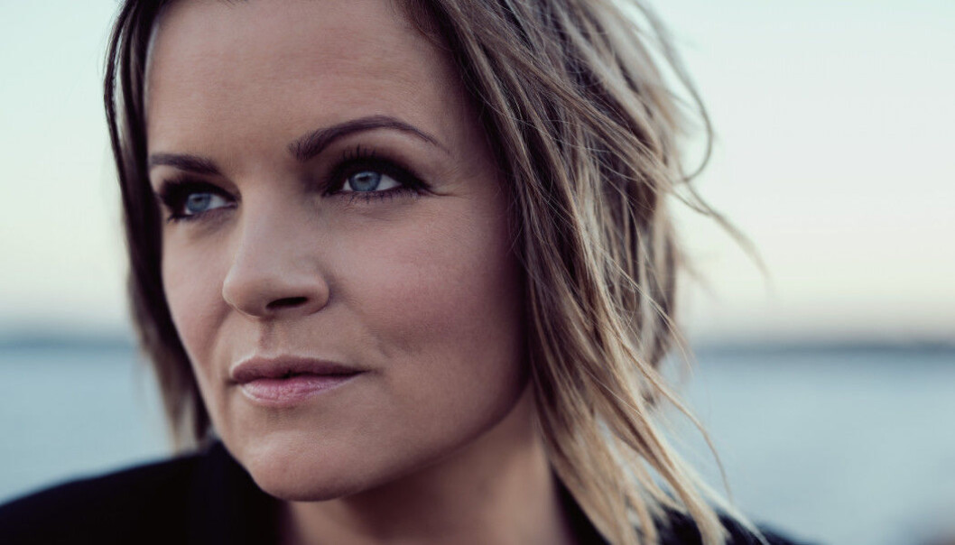 “At one point I needed to stop using words. Otherwise, the mystery of the art would have lost its power. I think it is in the space of silent knowledge that much of this magic pulsates,” says Annbjørg Lien. “At one point I needed to stop using words. Otherwise, the mystery of the art would have lost its power. I think it is in the space of silent knowledge that much of this magic pulsates,” says Annbjørg Lien.