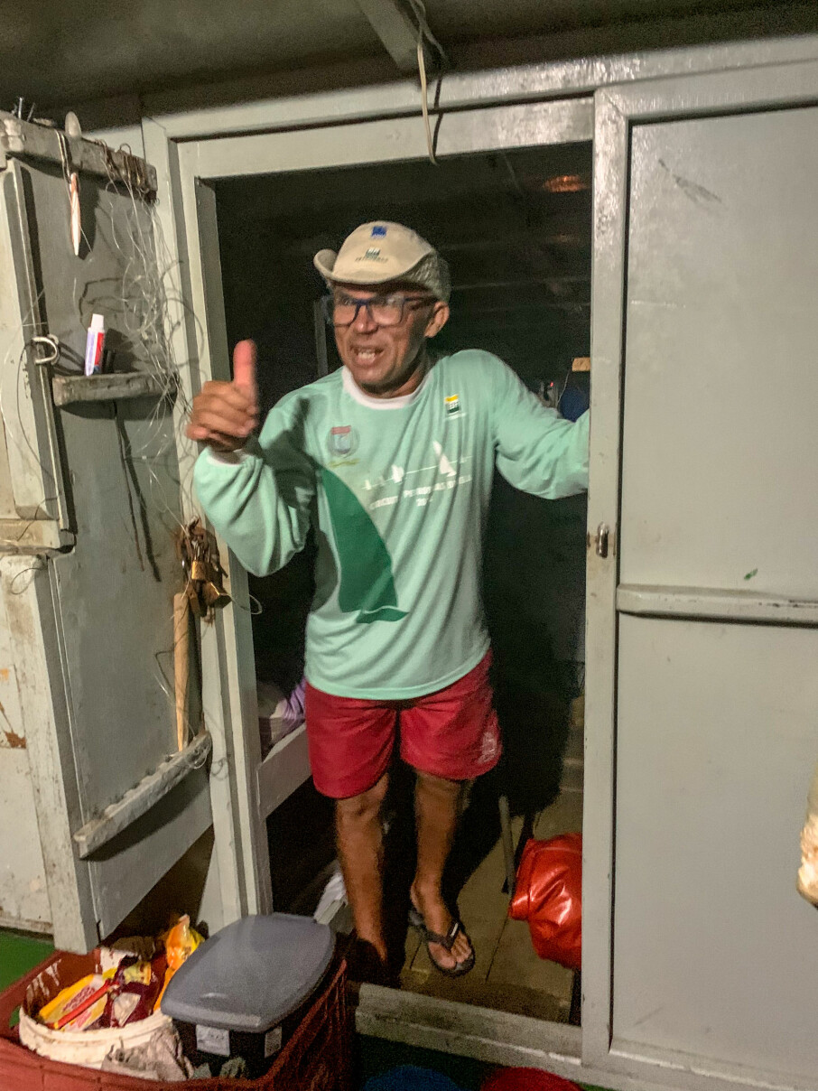 The skipper remains cheerful, despite the fact that the “crew” – made up of business leaders and R&D representatives – turn out to be pretty useless on the high waves over the continental shelf off northern Brazil.
