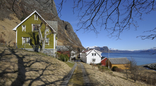 Old people choose to move to remote and unpractical houses in Norway. Can they still expect the same level of welfare services?