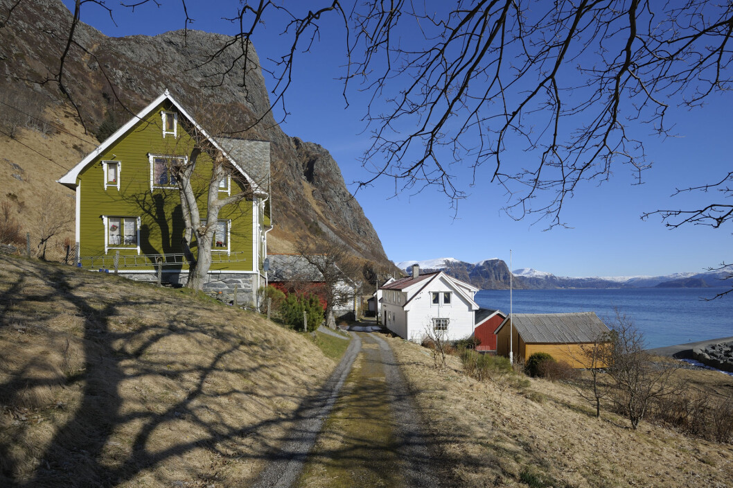 Housing researchers are finding that surprisingly many “mature” Norwegians are choosing to move into rather remote and often impractical houses, just a few years before hitting their senior years. This is a costly challenge for many district municipalities. Housing researchers are finding that surprisingly many “mature” Norwegians are choosing to move into rather remote and often impractical houses, just a few years before hitting their senior years. This is a costly challenge for many district municipalities.