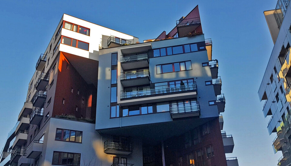 What types of urban spaces give us a sense of well-being? Places surrounded by traditional architecture and design, or places characterized by contemporary architectural trends?