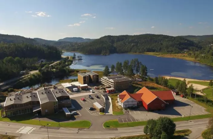 The small municipality of Iveland in Agder county has created a new centre with a café, grocery, mall , library, cinema, mineral exhibition and cultural arena. The municipality is seeing increased well-being and social belonging among the residents who have moved into the 26 new homes.