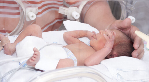 Children born more than three weeks early may have a delayed language development