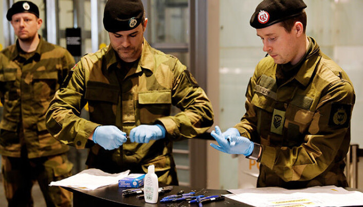 Soldiers from the Emergency Squadron to HV-02 support civil society with various missions at Gardermoen Airport in connection with the Korona outbreak. Soldiers from the Emergency Squadron to HV-02 support civil society with various missions at Gardermoen Airport in connection with the Korona outbreak.