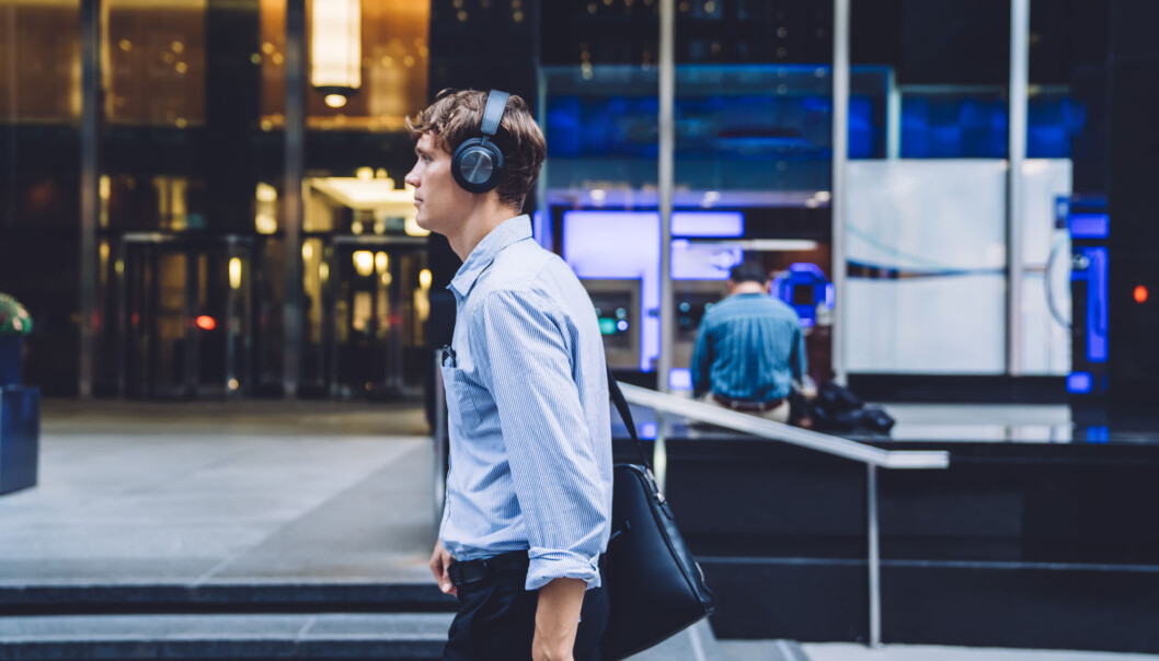 When we listen to books, we can do other things, too. This freedom creates completely different reading practices, researchers say. When we listen to books, we can do other things, too. This freedom creates completely different reading practices, researchers say.