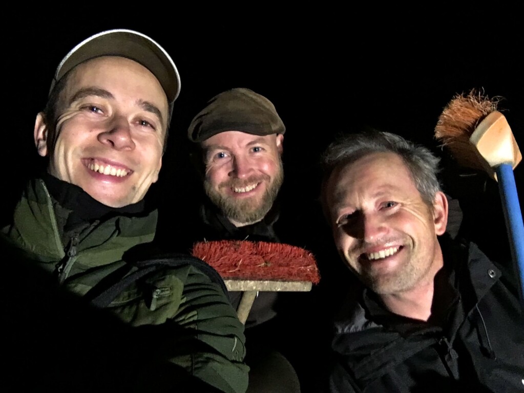 All it took was a smart hypothesis and a few brooms. Together, the three friends – Magnus Tangen, Tormod Fjeld and Lars Ole Klavestad – have discovered hundreds of previously unknown rock carving sites in the Østfold landscape in the last 3-4 years. All it took was a smart hypothesis and a few brooms. Together, the three friends – Magnus Tangen, Tormod Fjeld and Lars Ole Klavestad – have discovered hundreds of previously unknown rock carving sites in the Østfold landscape in the last 3-4 years.