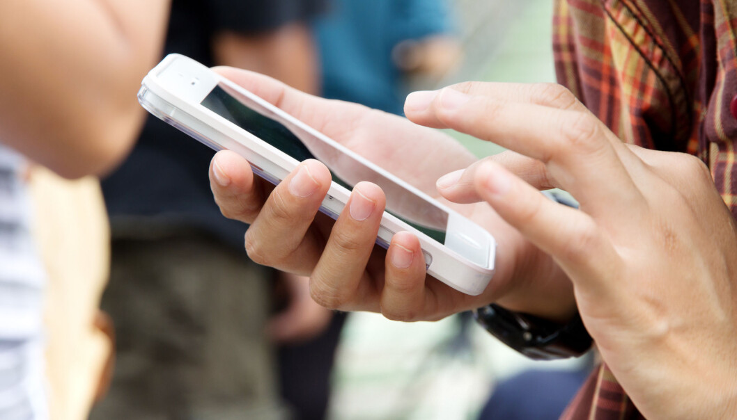 A planned coronavirus tracking app has been criticized by different groups for posing a risk to privacy. Even so, half of Norwegians said in a poll that they will download the app. A planned coronavirus tracking app has been criticized by different groups for posing a risk to privacy. Even so, half of Norwegians said in a poll that they will download the app.
